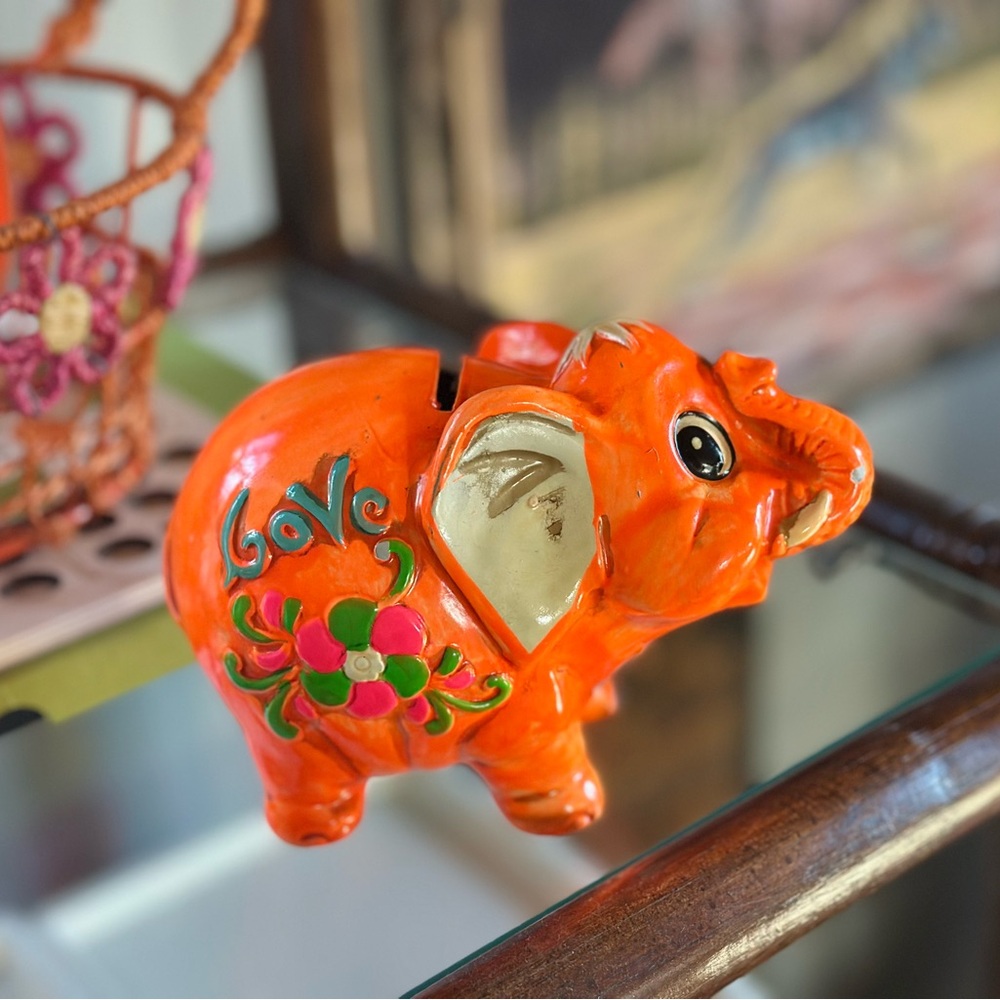 Vintage groovy elephant coin bank